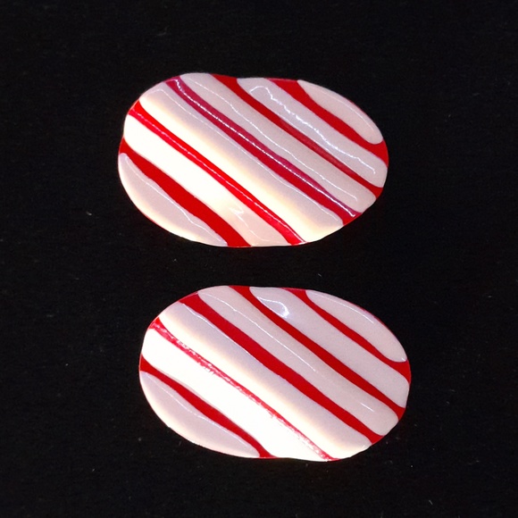 1980's Red and White Thin Metal Painted Earrings✨️2 - Picture 1 of 4